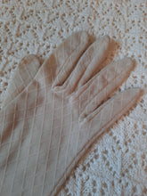 Charger l'image dans la galerie, Gants vintage Bérénice - Tissu écru à losanges texturés. Taille 6,5.