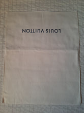 Charger l'image dans la galerie, Dust Bag - Louis Vuitton - Sac à poussière en coton beige D21313 - 05/16. 38,5 x 26. Made in India.