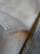 Charger l'image dans la galerie, Dust Bag - Louis Vuitton - Sac à poussière en coton beige D21313 - 05/16. 38,5 x 26. Made in India.