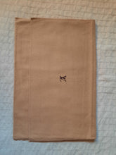 Charger l'image dans la galerie, Dust Bag - Louis Vuitton - Sac a poussière en coton marron clair. 38 x 27 cm. Monogram LV