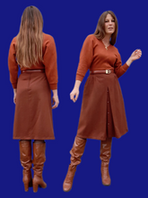 Charger l'image dans la galerie, Jupe vintage Sandra - Laine marron plissée et boutonnée. Taille L, 40, 42. Patrice Bréal. Made in France.