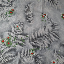 Charger l'image dans la galerie, Foulard vintage Edwige - En pure soie imprimé fougère de noël. Roulotté main. 72 x 76