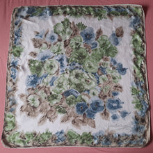 Charger l'image dans la galerie, Foulard vintage Solène - Imprimé floral kaki. Rouloté main. 73 x 76. Pierre Balmain Paris