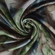 Charger l'image dans la galerie, Foulard vintage Solène - Imprimé floral kaki. Rouloté main. 73 x 76. Pierre Balmain Paris