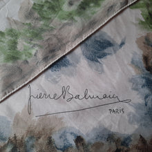 Charger l'image dans la galerie, Foulard vintage Solène - Imprimé floral kaki. Rouloté main. 73 x 76. Pierre Balmain Paris