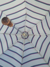 Charger l'image dans la galerie, Parapluie pliant vintage Vivianne - Gris clair à rayures. Pierre Vaux. Made in France.