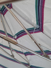Charger l'image dans la galerie, Parapluie pliant vintage Vivianne - Gris clair à rayures. Pierre Vaux. Made in France.