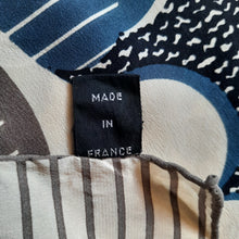 Charger l'image dans la galerie, Foulard vintage Morgan - En pure soie. Volutes. Lanvin Paris. Made in France.