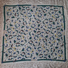 Charger l'image dans la galerie, Foulard vintage Elfy - Pur soie. Fleurs et papillons. Musée du Louvre. Made in France