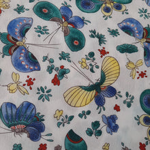 Charger l'image dans la galerie, Foulard vintage Elfy - Pur soie. Fleurs et papillons. Musée du Louvre. Made in France