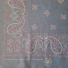 Charger l'image dans la galerie, Bandana Géorgia - Imprimé cachemire bleu et rose. Made in U.S.A