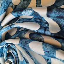Charger l'image dans la galerie, Foulard vintage Nelly - Pure soie, roulotté main. Jacques Fath Paris. Made in France