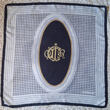 Charger l'image dans la galerie, Foulard vintage Gaëlle - Lettres entrelacées. Christian Dior