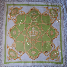Charger l'image dans la galerie, Foulard vintage Nina - Imprimé couronnes Hermès Paris.