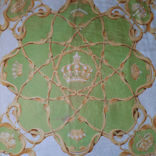 Charger l'image dans la galerie, Foulard vintage Nina - Imprimé couronnes Hermès Paris.