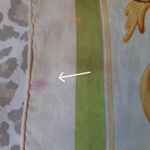 Charger l'image dans la galerie, Foulard vintage Nina - Imprimé couronnes Hermès Paris.