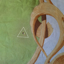 Charger l'image dans la galerie, Foulard vintage Nina - Imprimé couronnes Hermès Paris.