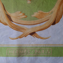 Charger l'image dans la galerie, Foulard vintage Nina - Imprimé couronnes Hermès Paris.