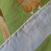 Charger l'image dans la galerie, Foulard vintage Nina - Imprimé couronnes Hermès Paris.