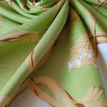 Charger l'image dans la galerie, Foulard vintage Nina - Imprimé couronnes Hermès Paris.