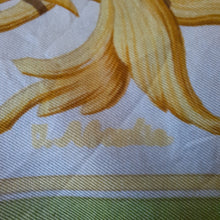 Charger l'image dans la galerie, Foulard vintage Nina - Imprimé couronnes Hermès Paris.