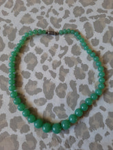 Charger l'image dans la galerie, Collier ancien Lilianne - Raz du cou / Choker en pierres rondes type jade.