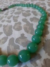 Charger l'image dans la galerie, Collier ancien Lilianne - Raz du cou / Choker en pierres rondes type jade.