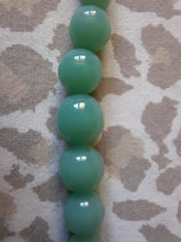 Charger l'image dans la galerie, Collier ancien Lilianne - Raz du cou / Choker en pierres rondes type jade.
