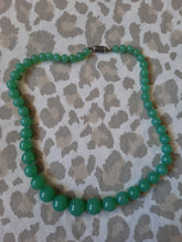 Charger l'image dans la galerie, Collier ancien Lilianne - Raz du cou / Choker en pierres rondes type jade.