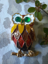 Charger l'image dans la galerie, Broche Caroline - Chouette / Hibou doré et émaillé. Carven. N° 1375.