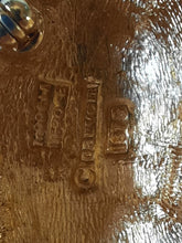 Charger l'image dans la galerie, Broche Caroline - Chouette / Hibou doré et émaillé. Carven. N° 1375.