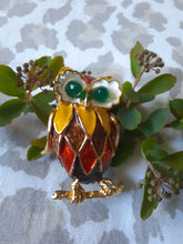 Charger l'image dans la galerie, Broche Caroline - Chouette / Hibou doré et émaillé. Carven. N° 1375.