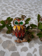 Charger l'image dans la galerie, Broche Caroline - Chouette / Hibou doré et émaillé. Carven. N° 1375.