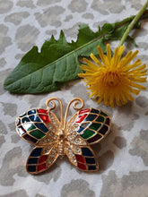 Charger l'image dans la galerie, Broche June - Papillon doré et émaillé décoré de strass.