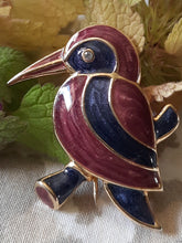 Charger l'image dans la galerie, Broche Wanda - Oiseau doré et émaillé. Œil en strass.