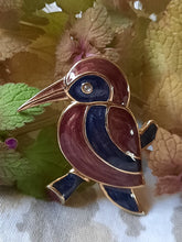 Charger l'image dans la galerie, Broche Wanda - Oiseau doré et émaillé. Œil en strass.