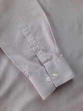 Charger l'image dans la galerie, Chemise "Seconde" Olivier - Blanche à fines rayures roses. Fitted. Taille L, 40, 42. Calvin Klein.