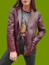 Charger l'image dans la galerie, Veste vintage Géraldine - Cuir Bordeaux. Taille S, 36, 38. Mac Douglas Paris. Made in France