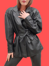 Charger l'image dans la galerie, Veste vintage Adelle - Cuir noir. Taille XL, 42, 44. Reginapary. Made in France.