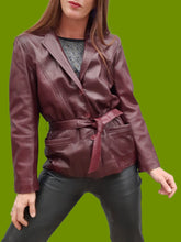 Charger l'image dans la galerie, Veste vintage Géraldine - Cuir Bordeaux. Taille S, 36, 38. Mac Douglas Paris. Made in France
