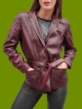 Charger l'image dans la galerie, Veste vintage Géraldine - Cuir Bordeaux. Taille S, 36, 38. Mac Douglas Paris. Made in France