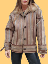 Charger l'image dans la galerie, Veste vintage Sophia - Cuir, daim et fourrure marron. Taille L, 40, 42. Franck fils Paris