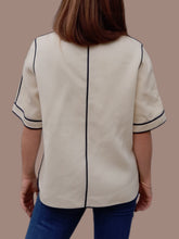 Charger l'image dans la galerie, Blazer vintage Hélèna - Laine vierge écru à liseré bleu marine. Taille M, 38, 40. Weinberg. Made in France