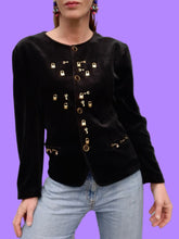 Charger l'image dans la galerie, Blazer vintage Perrine - Panne de Velours noire orné de breloques. Taille XL, 42, 44. Made in France.