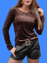 Charger l'image dans la galerie, Haut vintage Adèle - Velours zigzag marron et noir. Taille S, 36, 38. Pierre Cardin. Made in Italy.