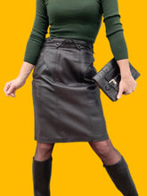 Charger l'image dans la galerie, Jupe vintage Avril - Cuir noir. Taille S, 36, 38. La Richarde. Made in France