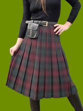 Charger l'image dans la galerie, Jupe vintage Bonnie - Plissé Écossais vert et bordeaux. Taille S, 36, 38. Saint Michael. Made in the U.K