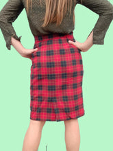 Charger l'image dans la galerie, Jupe crayon vintage Karen - Tartan rouge laine & cachemire. Taille S, 36, 38. Yves Saint Laurent. Made in France.