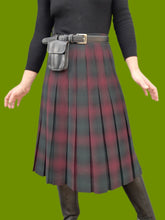 Charger l'image dans la galerie, Jupe vintage Bonnie - Plissé Écossais vert et bordeaux. Taille S, 36, 38. Saint Michael. Made in the U.K