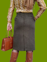 Charger l'image dans la galerie, Jupe crayon vintage Camille - Pure laine vierge kaki. Taille L, 40, 42.